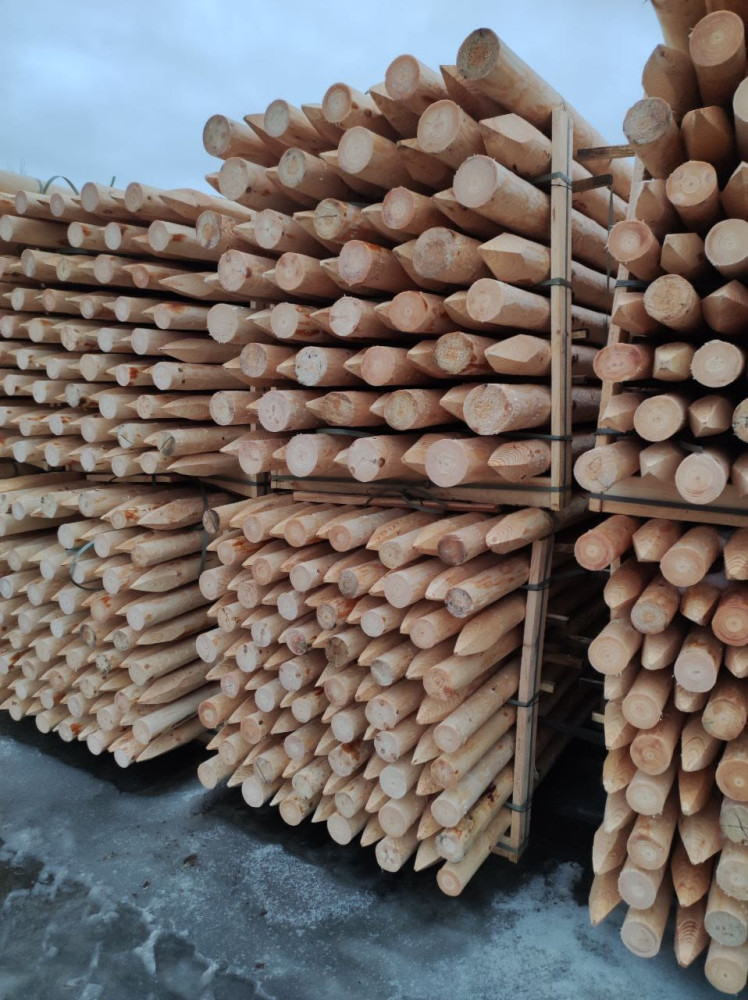 Cundy Peeled Wooden Stakes